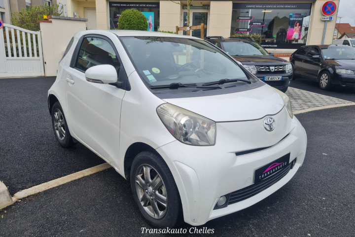 TOYOTA iQ