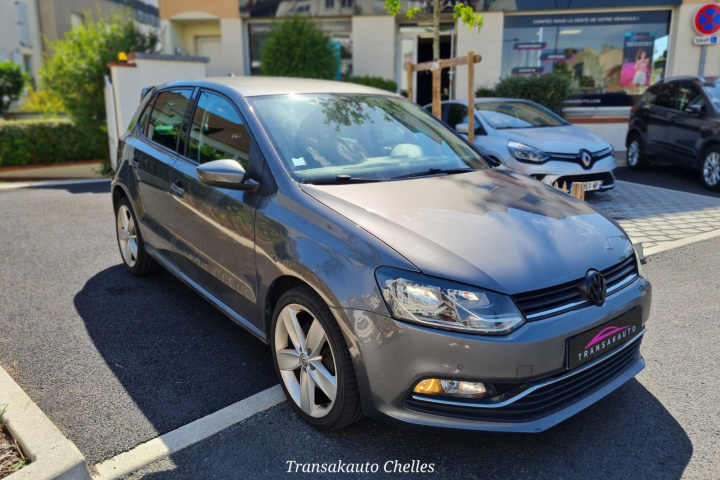 VOLKSWAGEN POLO