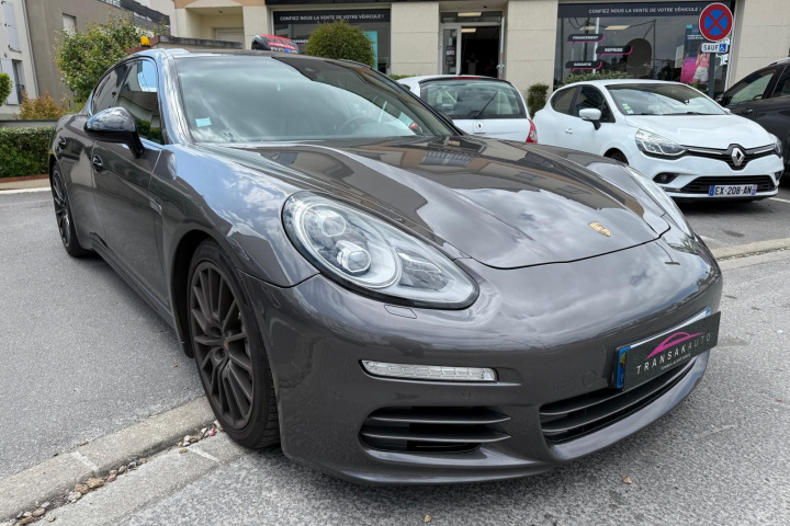PORSCHE PANAMERA