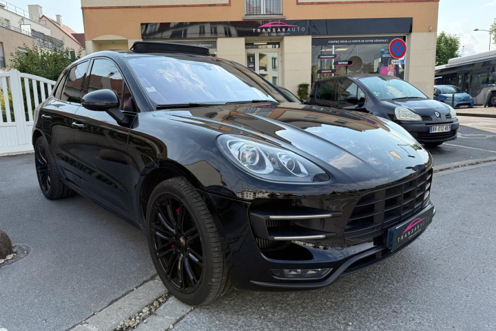 PORSCHE MACAN