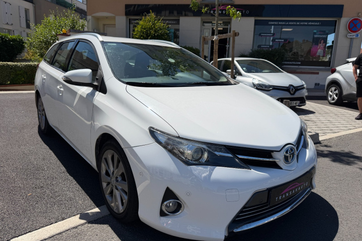 TOYOTA AURIS TOURING SPORTS