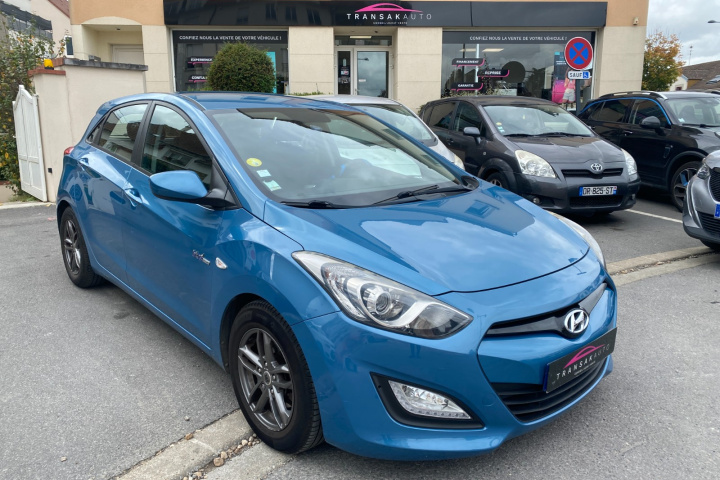 HYUNDAI i30