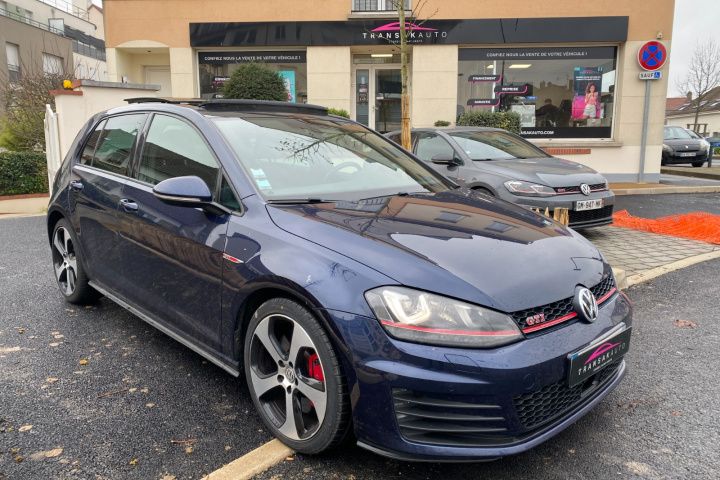 VOLKSWAGEN GOLF