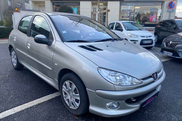PEUGEOT 206