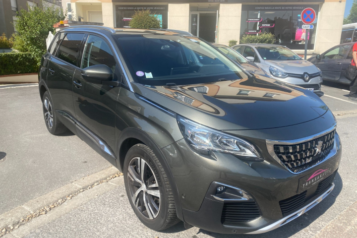PEUGEOT 5008